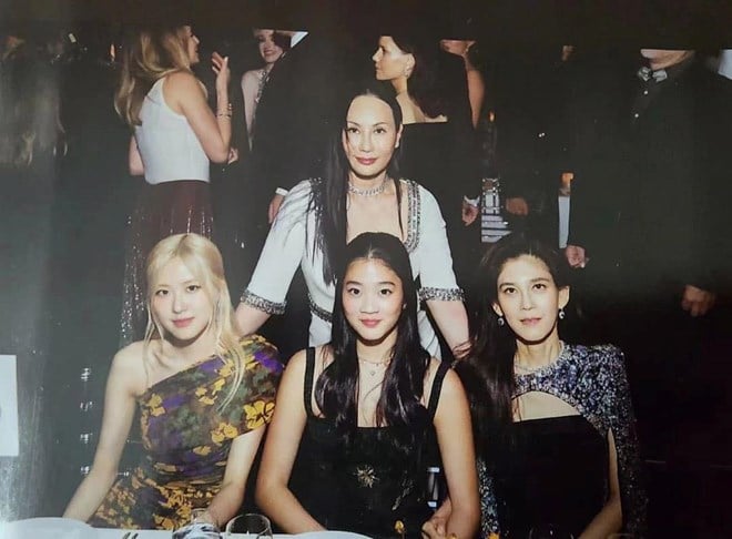 로제와 삼성가족의 강렬한 사진