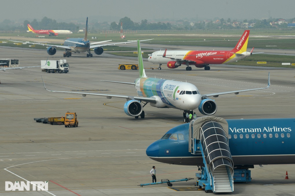 Giá vé máy bay đắt đỏ, người canh gần Tết mua cho rẻ lo sốt vó - 1