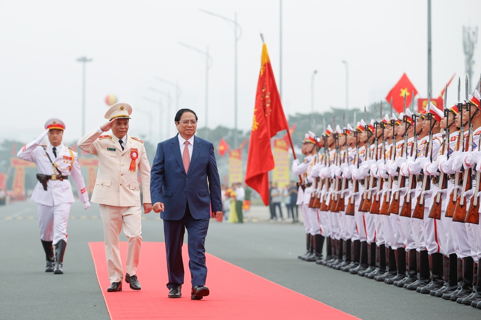 Thủ tướng: "Cảnh sát cơ động "pháp luật sắc, nghiệp vụ tinh, công nghệ giỏi..." - Ảnh 1