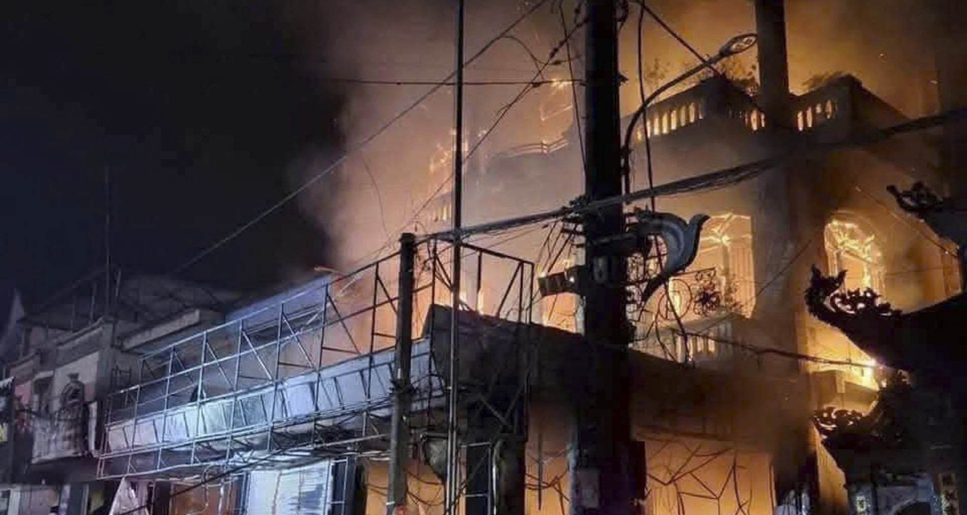 Big fire at electric bicycle shop in Bac Ninh