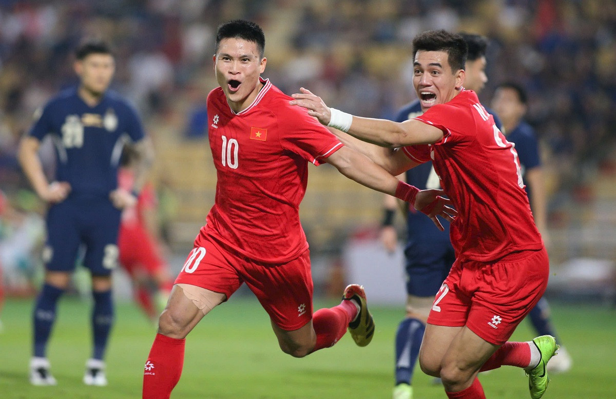 Hanoi rewards Vietnam Men's Football Team with 2 billion VND