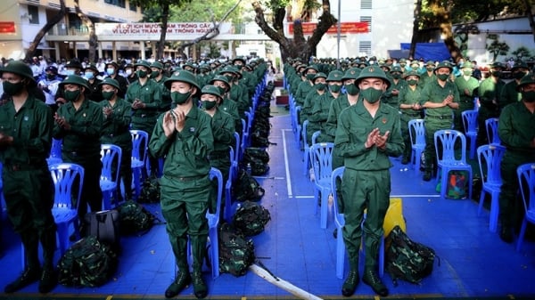 Anh trai đang đi nghĩa vụ quân sự thì em trai có đi nữa không?