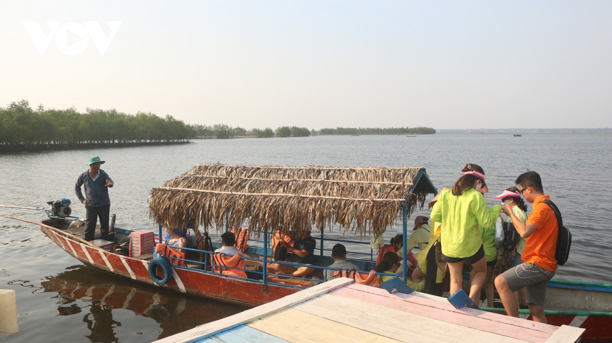 ve hue trai nghiem du lich dam pha hinh anh 4