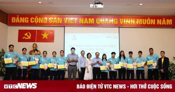 Quỹ Phát triển tài năng Việt trao học bổng cho 12 vận động viên quốc gia