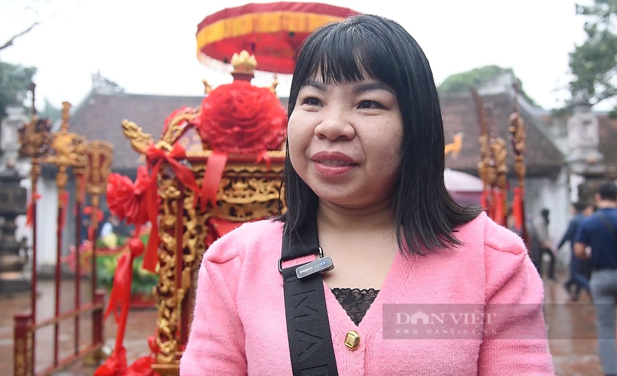Người dân dậy từ 5 giờ sáng, đội mưa đi lễ đền Trần trước giờ khai ấn năm 2024- Ảnh 10.