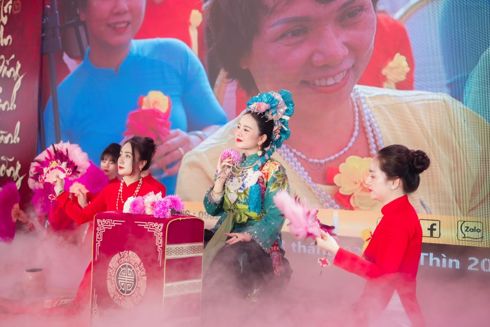 Chương trình diễn ra lan tỏa tinh thần hiếu đạo và mang lại nhiều cảm xúc. Ảnh: Ái Vân