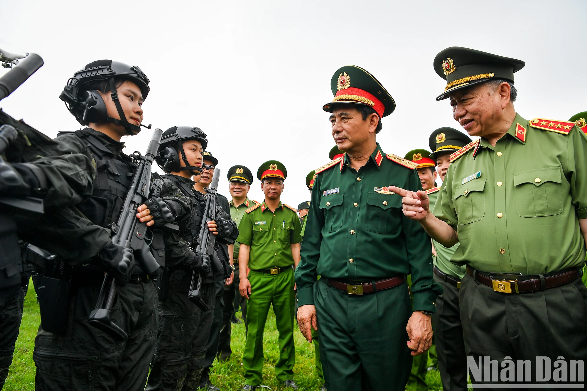 [Foto] Desfile y ensayo para celebrar el 70 aniversario de la victoria de Dien Bien Phu foto 19