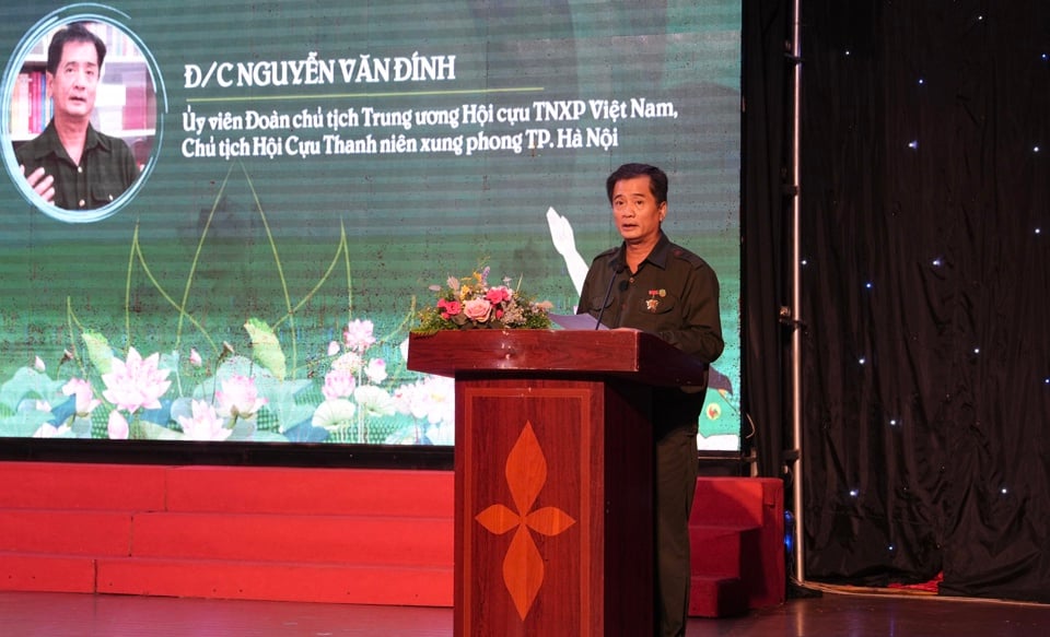 El presidente de la Asociación de Antiguos Jóvenes Voluntarios de Hanoi, Nguyen Van Dinh, habla  