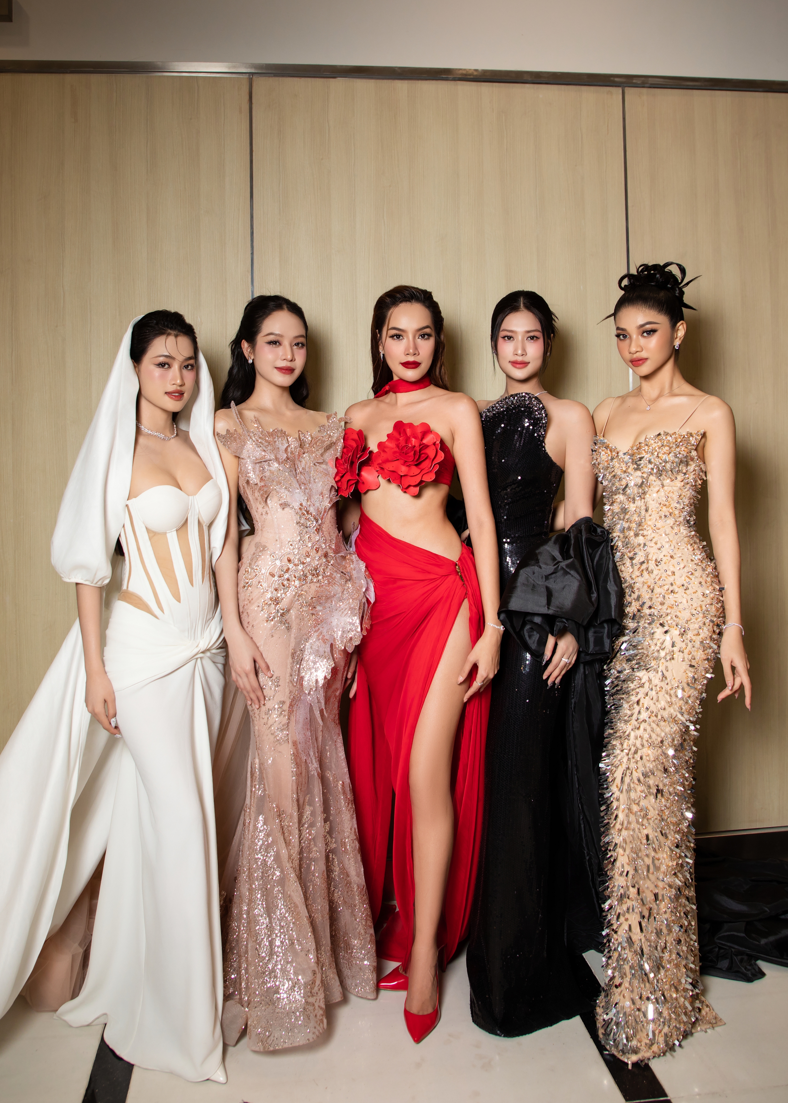 Dàn hoa hậu đổ bộ thảm đỏ sự kiện, mê mẩn ánh nhìn - Ảnh 18.