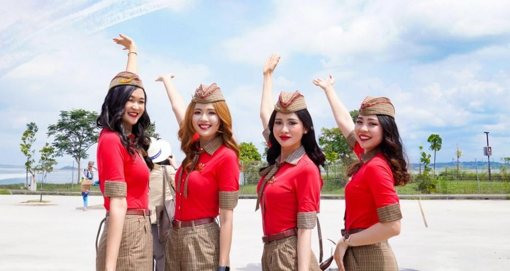 Бортпроводники Vietjet выделяются на авиасалоне Singapore Airshow 2024