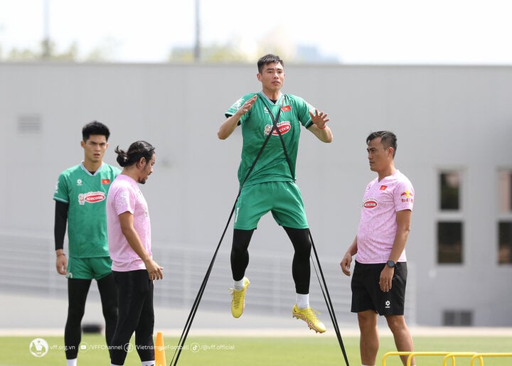 Torhüter Quan Van Chuan ist im ersten Spiel gegen U23 Kuwait spielberechtigt. Zuvor gab es Informationen, dass dieser Spieler aufgrund der roten Karte, die er im Finale der AFC U23-Meisterschaft 2022 erhalten hatte, gesperrt war. Die Strafe wurde jedoch in der Qualifikation zur AFC U23-Meisterschaft 2024 verhängt.