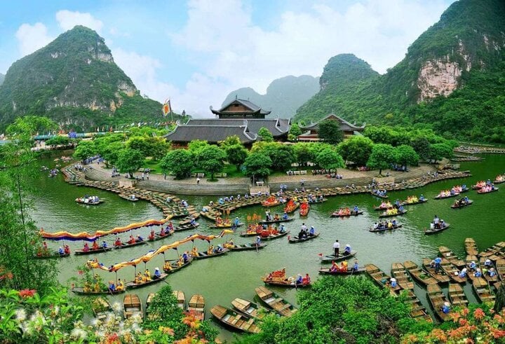 Der Touristenkomplex Trang An zieht ab Anfang 2024 eine große Zahl von Touristen an. (Foto: Ninhbinh.gov)