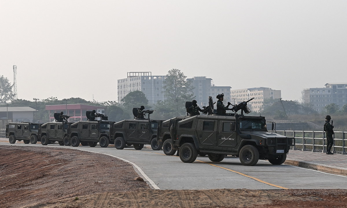 El ejército de Myanmar admite la derrota en la ciudad fronteriza