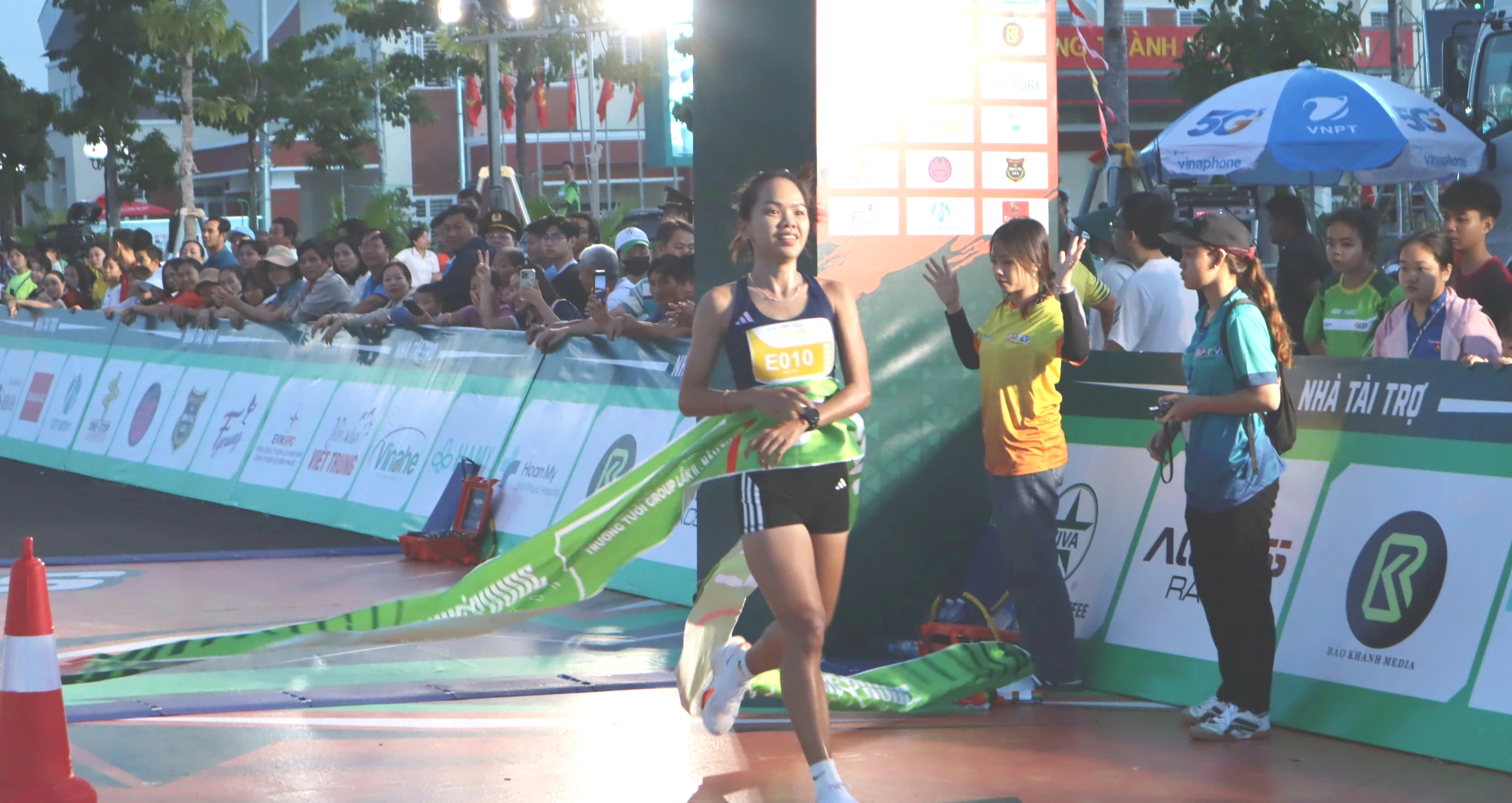 Bí thư Tỉnh ủy Bình Phước chạy hưởng ứng giải marathon quy mô lớn- Ảnh 4.