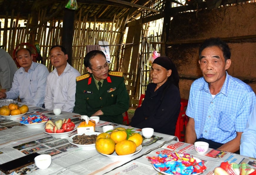 กองทัพประชาชนและกองทัพประชาชนร่วมกันส่งมอบบ้านสามัคคีในอำเภออันฮัว จังหวัดกาวบั่ง ภาพที่ 1