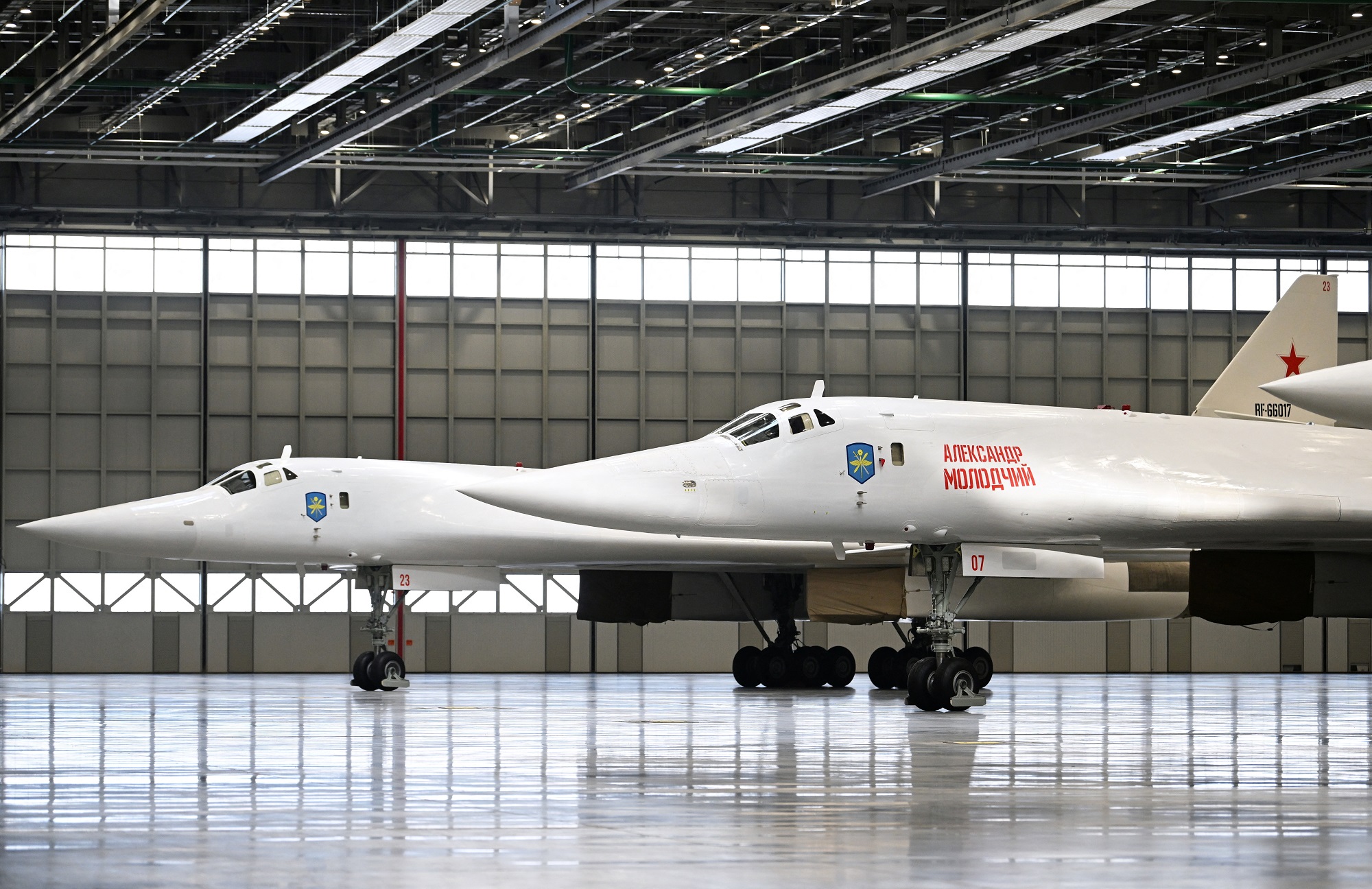 Ông Putin bay trên oanh tạc cơ chiến lược Tu-160M- Ảnh 1.