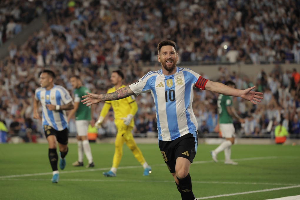 Messi lập hat-trick giúp Argentina hạ Bolivia 6-0, Brazil thắng đậm Peru - 1