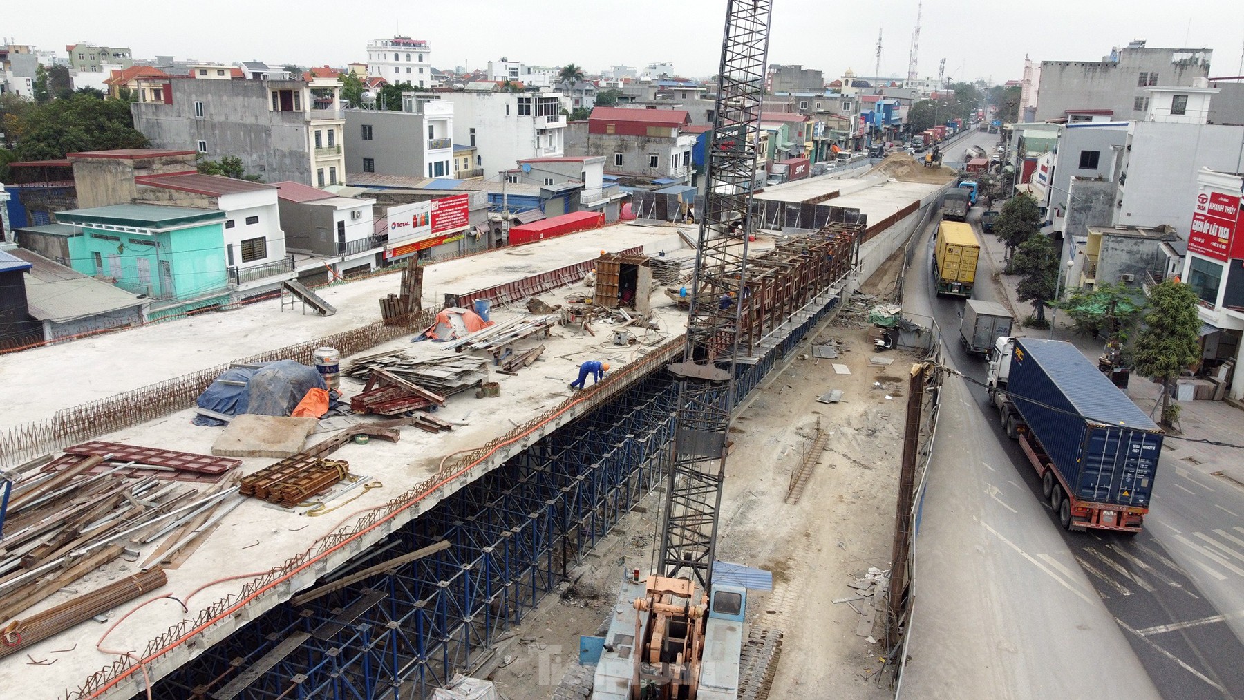 สะพานลอยมูลค่าเกือบ 7 แสนล้านดองเพื่อขจัดจุดดำจราจรติดขัดในไฮฟองกำลังจะสร้างเสร็จ ภาพที่ 8