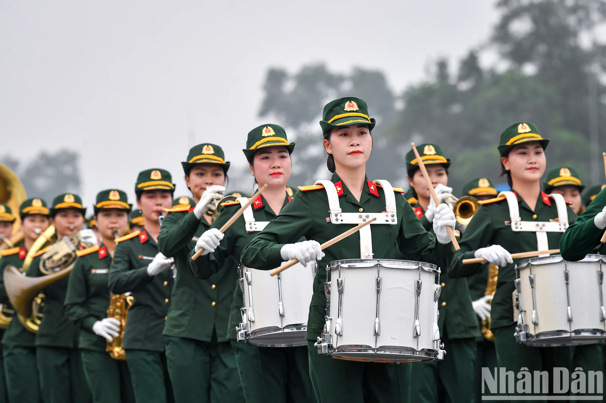 [Foto] Desfile y ensayo para celebrar el 70 aniversario de la victoria de Dien Bien Phu foto 4