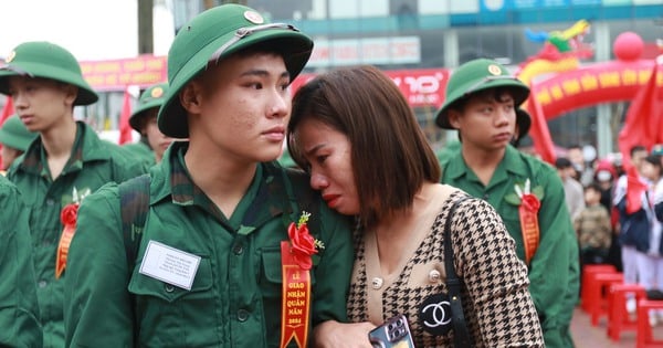 Muchas imágenes emotivas en la ceremonia de entrega del mando militar en Ha Tinh