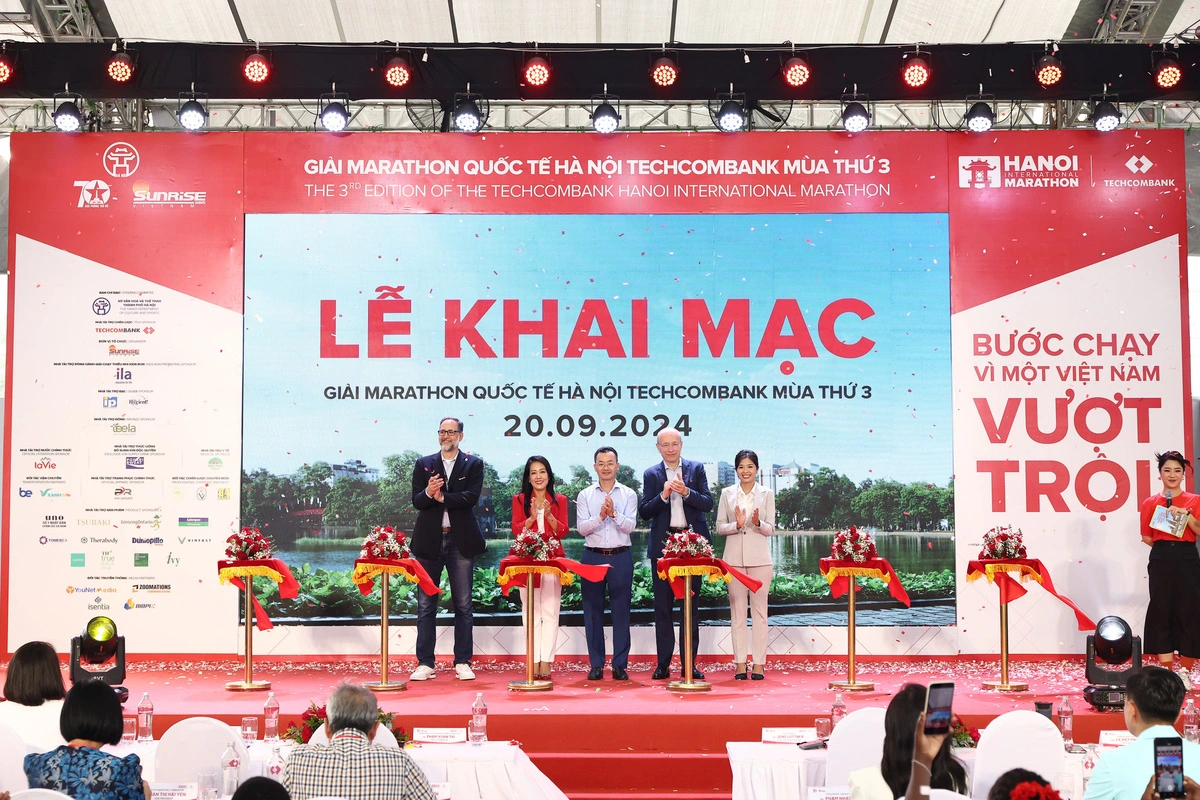 Staffel 3 des Techcombank Hanoi International Marathons verbreitet humanitäre Bedeutung