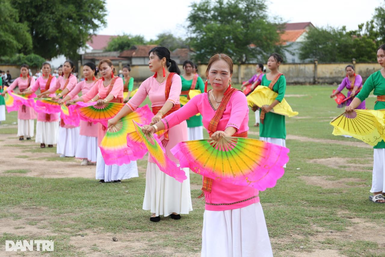 Ngắm nhìn điệu múa Chăm của người dân thôn Thành Ý mừng hội Katê - 5