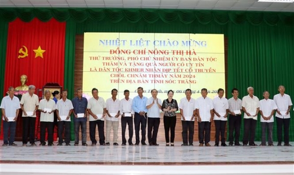 Die Delegation des Ethnischen Komitees besuchte das Volk der Khmer und wünschte ihnen ein frohes Chol Chnam Thmay.