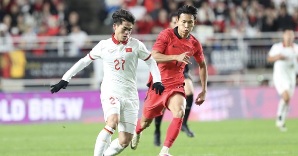 Vietnam team struggles before World Cup qualifiers because "gun has no bullets"