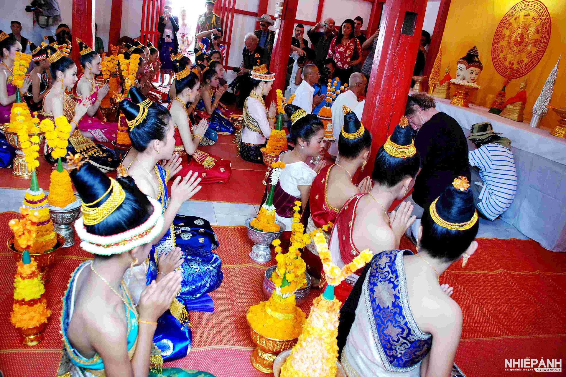 W_2.nangsangkhan-nang-xuan-lam-le-tai-nha-chua-co..jpg