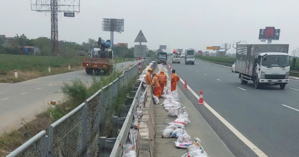 Làm tường chắn ngăn ngập nước trên cao tốc Pháp Vân