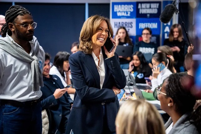 Descifrando el atuendo que usó la Sra. Harris en su discurso admitiendo la derrota (foto 5)