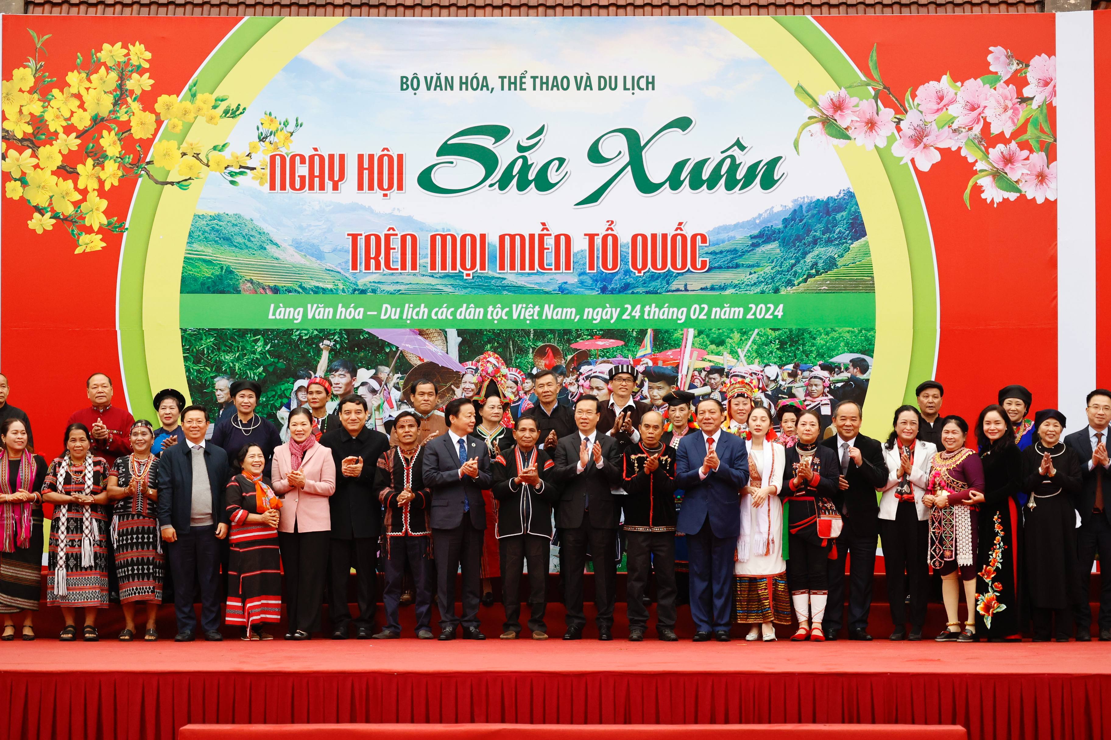 President Vo Van Thuong attends the festival 