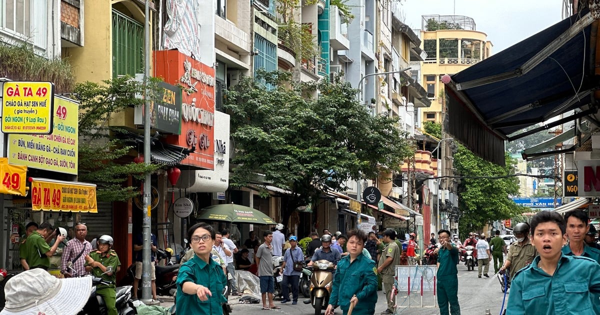 마약에 취한 것으로 의심되는 남자가 사람들을 칼로 찔러 자살, 최소 6명 부상