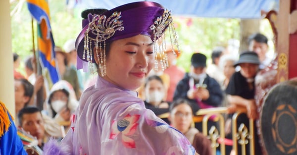 Tausende Besucher strömen zum Am Chua Festival