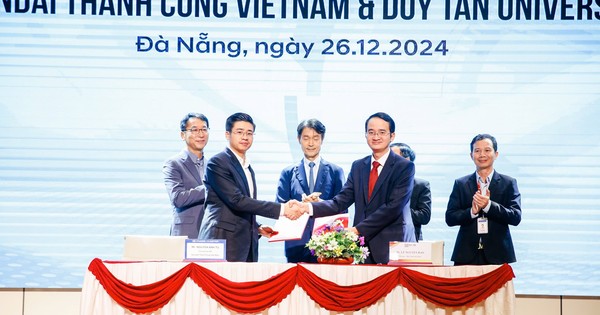 Signing between Duy Tan University and Hyundai on scholarships and human resource training