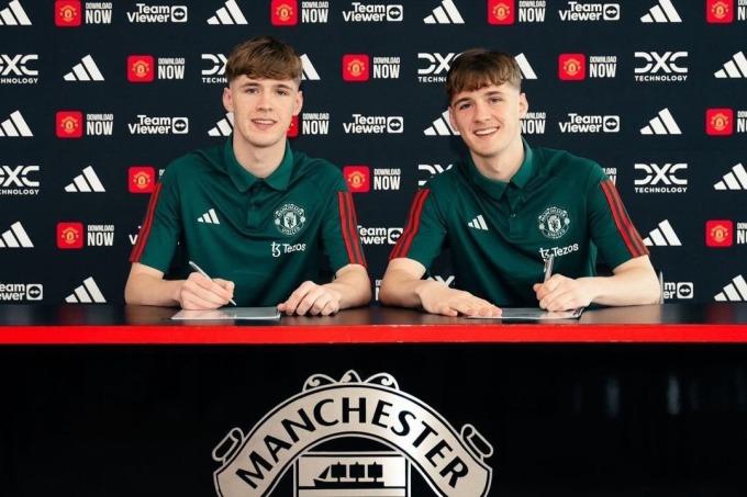 Jack and Tyler signed professional contracts with Man Utd on April 4. Photo: Man Utd