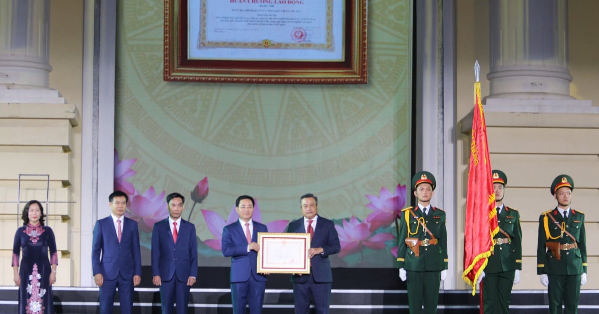 La ville de Son Tay reçoit un grand honneur le jour de la grande cérémonie