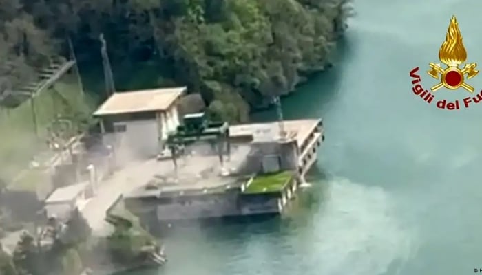 Hydroelectric dam explosion in Italy, many casualties and missing