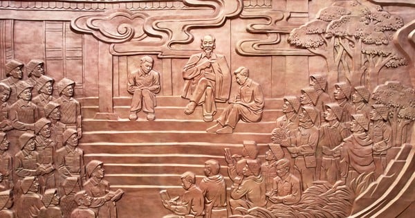 Nahaufnahme des großen Reliefs „Onkel Hos unsterbliche Worte“ im Hung-Tempel