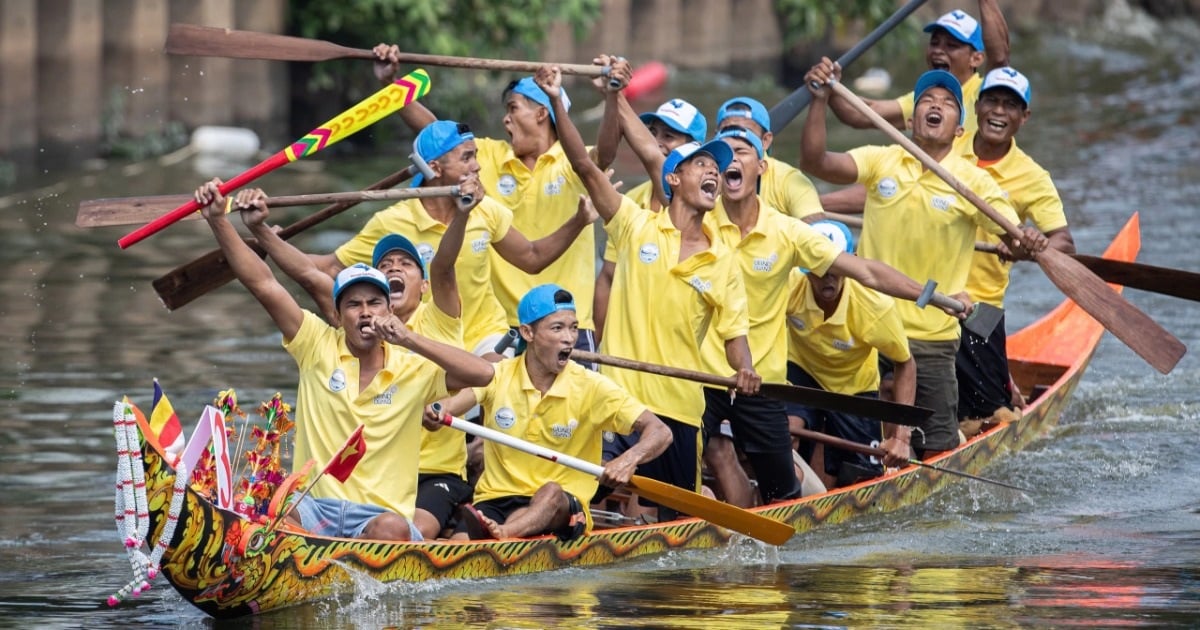 ការប្រណាំងទូកដ៏រំភើបនៅលើប្រឡាយ Nhieu Loc - Thi Nghe