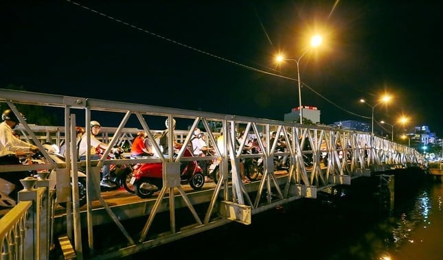 Das Verkehrsministerium von Ho-Chi-Minh-Stadt äußert sich zum Vorschlag, die Tran Khanh Du-Brücke über den Nhieu Loc-Kanal abzureißen. Foto 1