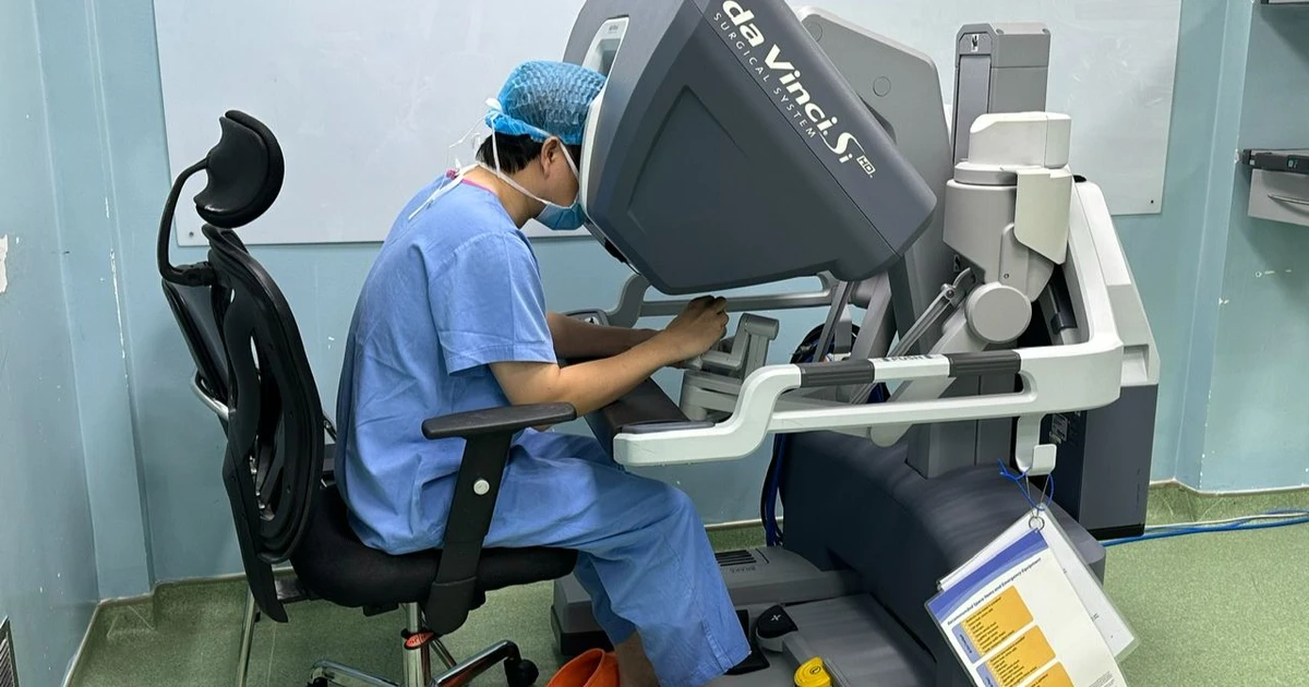 Robotic surgery to treat colon cancer for 89-year-old woman