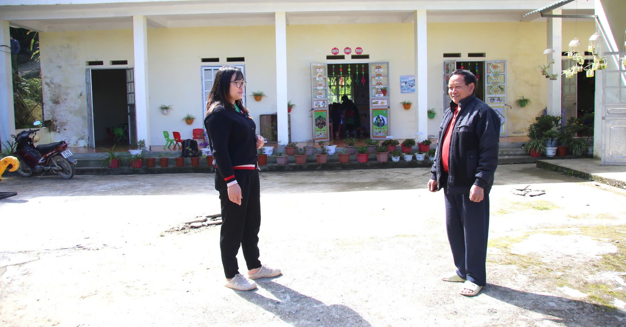 "La donación de un terreno para construir una escuela es una acción muy admirable", dijo Ma Di Mang en Ha Giang