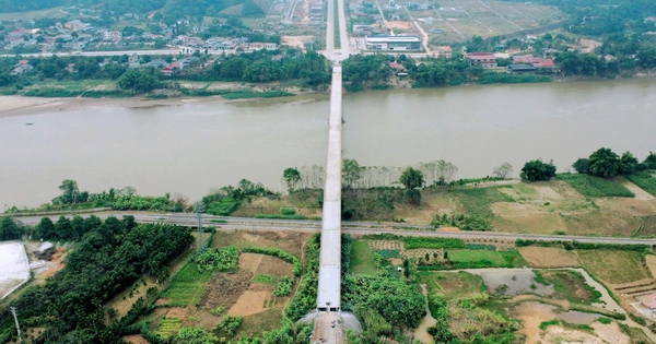 Toàn cảnh hai cây cầu hư hỏng sau bão số 3 ở Yên Bái đang thi công sửa chữa