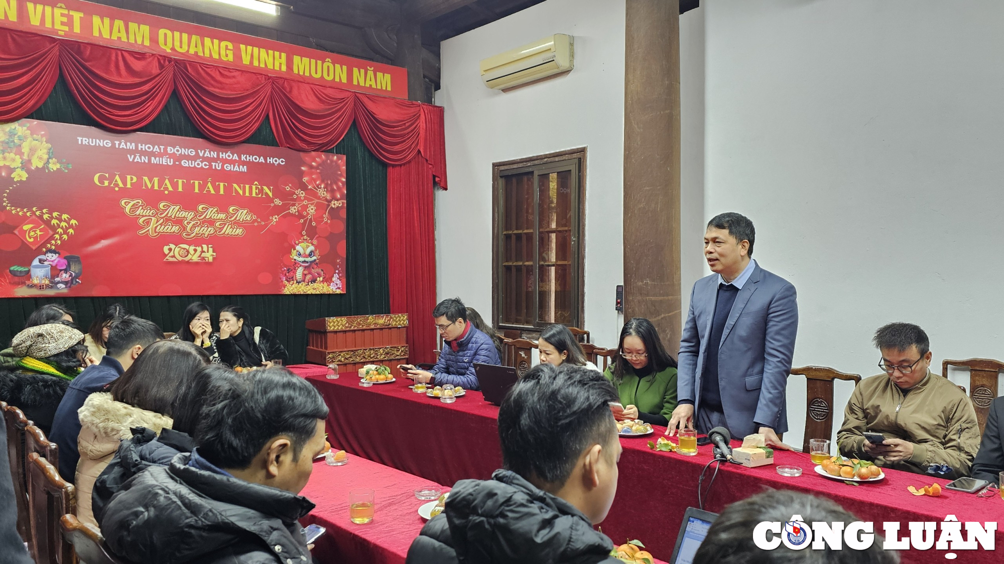 Van Mieu Quoc Tu Temple reduced by about 2 million visitors in 2023, picture 2