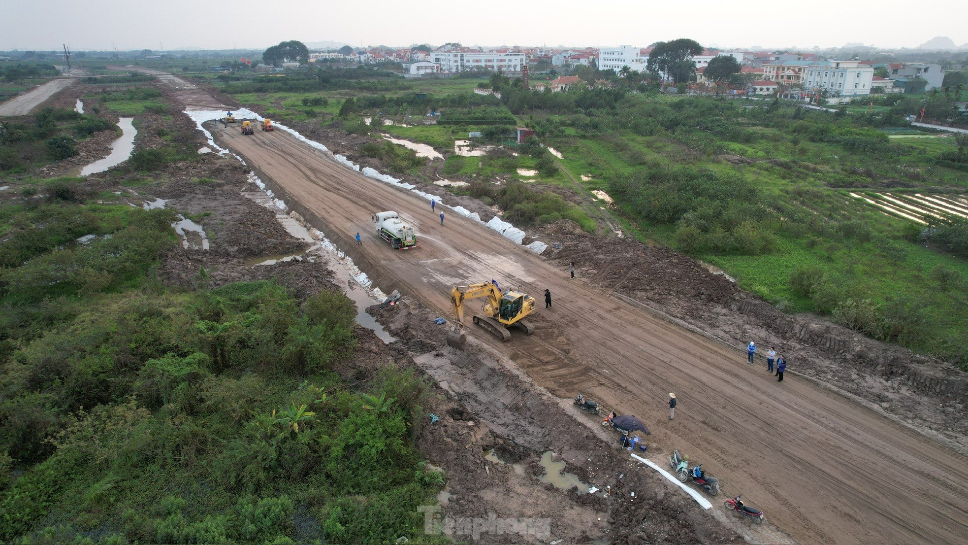 環状道路4号線の建設工事が活発に行われている - テト休暇中の首都圏、写真3