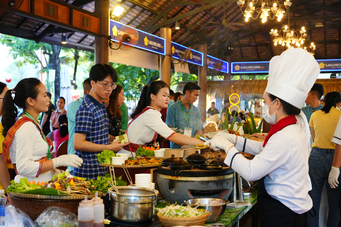 Food booth of member company at Saigontourist Group Food Culture and Delicious Dishes Festival 2023. Photo: Saigontourist Group
