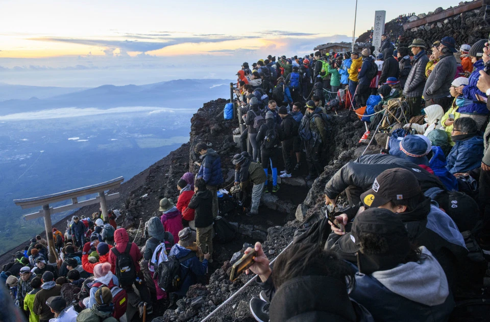 Aumentarán las tarifas para escaladores del monte Fuji