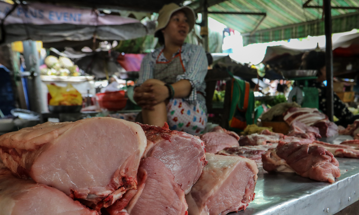 ຊີ້ນຫມູທີ່ນໍາເຂົ້າລາຄາຖືກຂົ່ມຂູ່ອຸດສາຫະກໍາການລ້ຽງສັດ