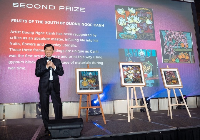 Mr. Hanh Nguyen successfully auctioned three paintings at the event at the end of September. Photo: NVCC